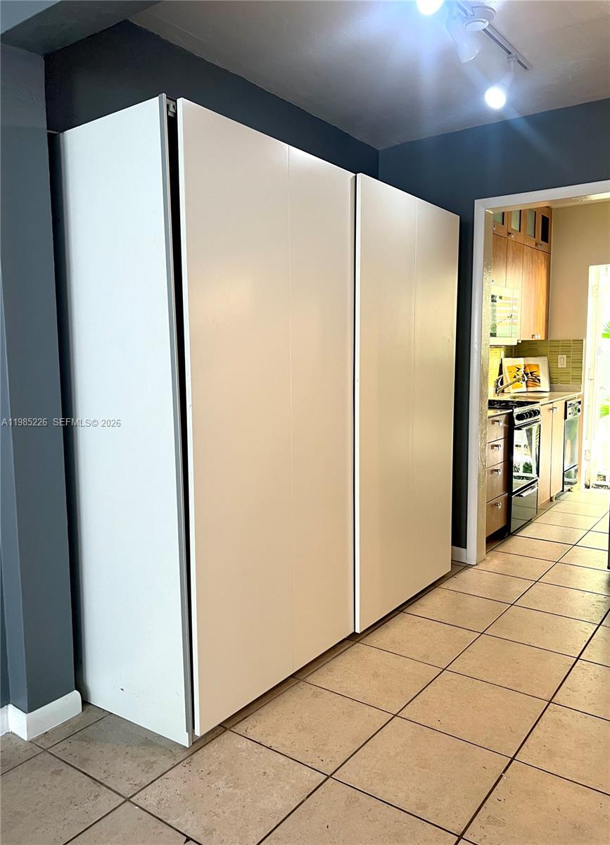 835 MERIDIAN CONDO - Residential Lease