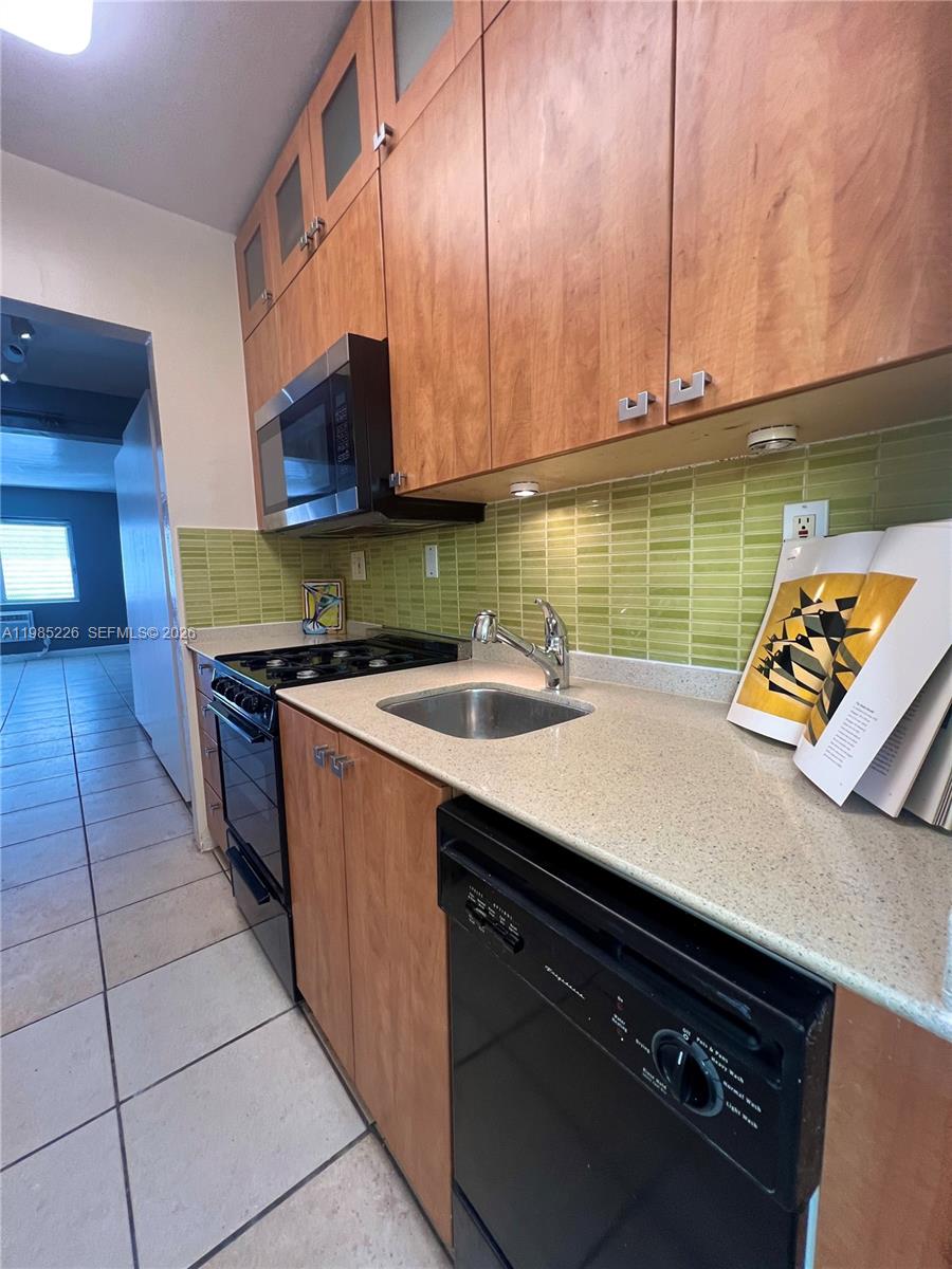 835 MERIDIAN CONDO - Residential Lease