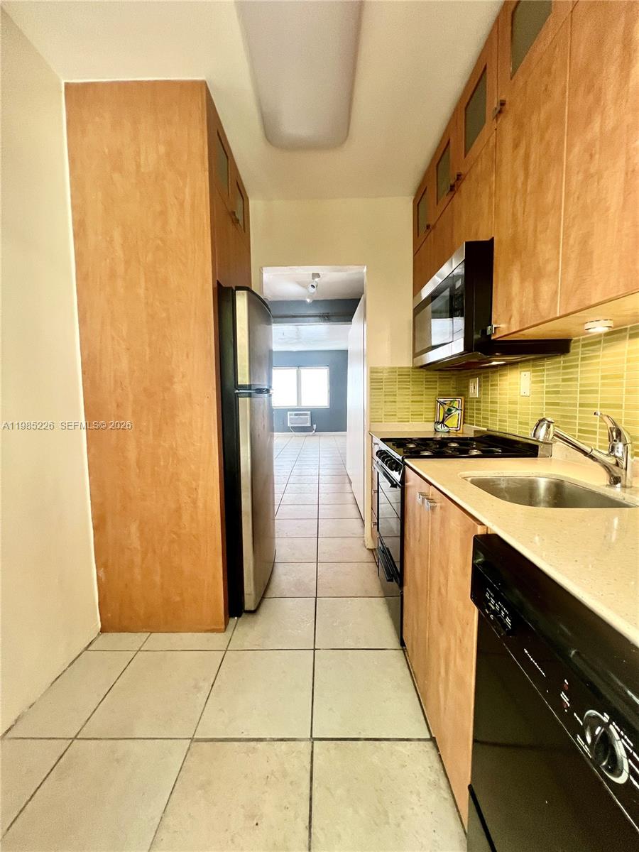 835 MERIDIAN CONDO - Residential Lease