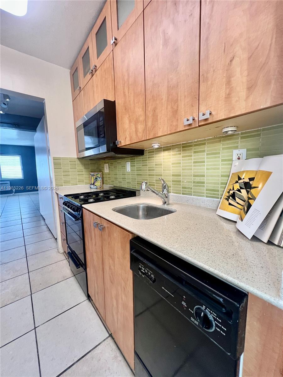 835 MERIDIAN CONDO - Residential Lease