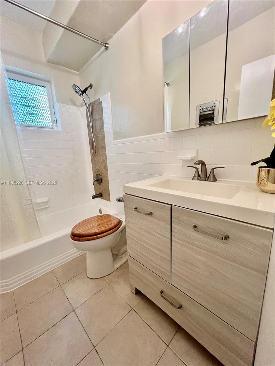 835 MERIDIAN CONDO - Residential Lease