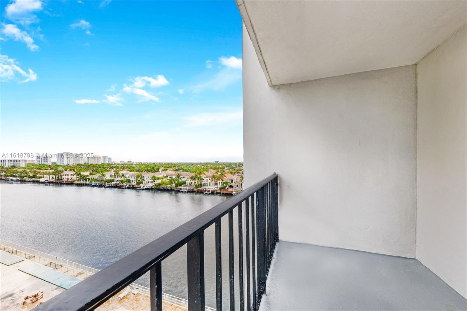TRAFALGAR TOWERS CONDOMIN - Residential