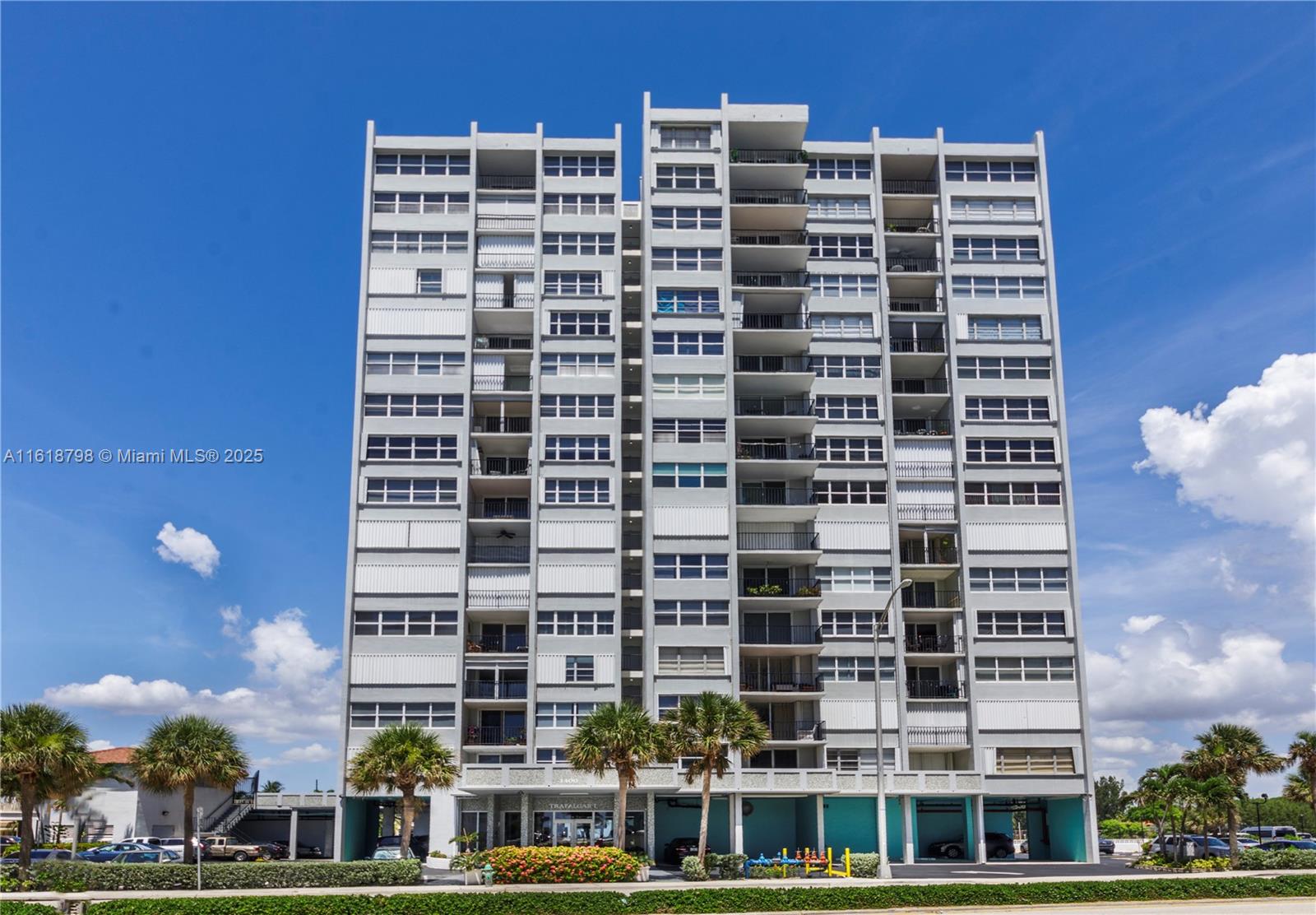 TRAFALGAR TOWERS CONDOMIN - Residential