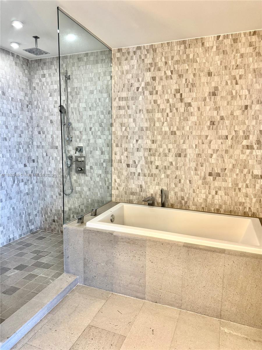 REACH CONDO - Residential Lease