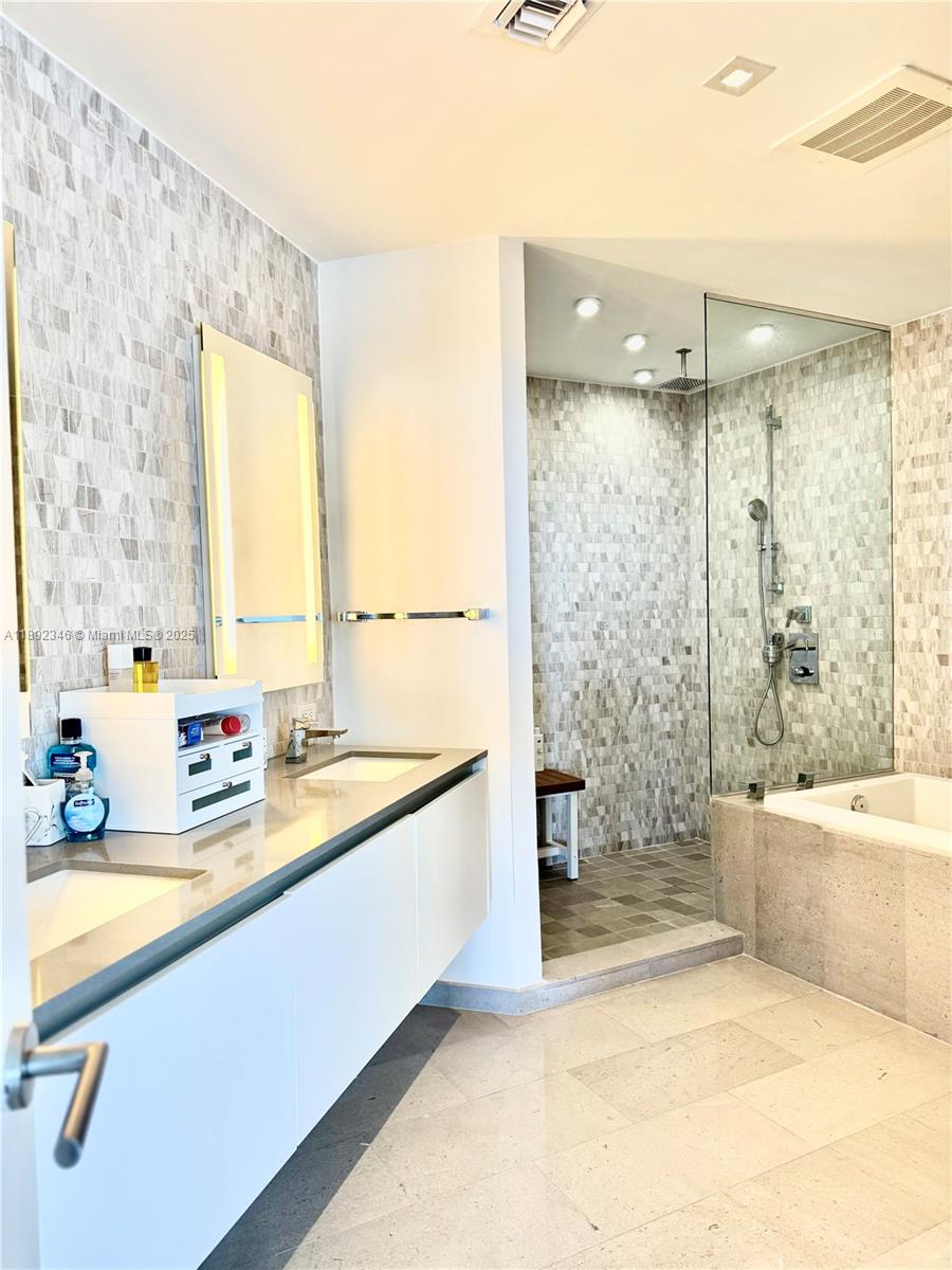 REACH CONDO - Residential Lease