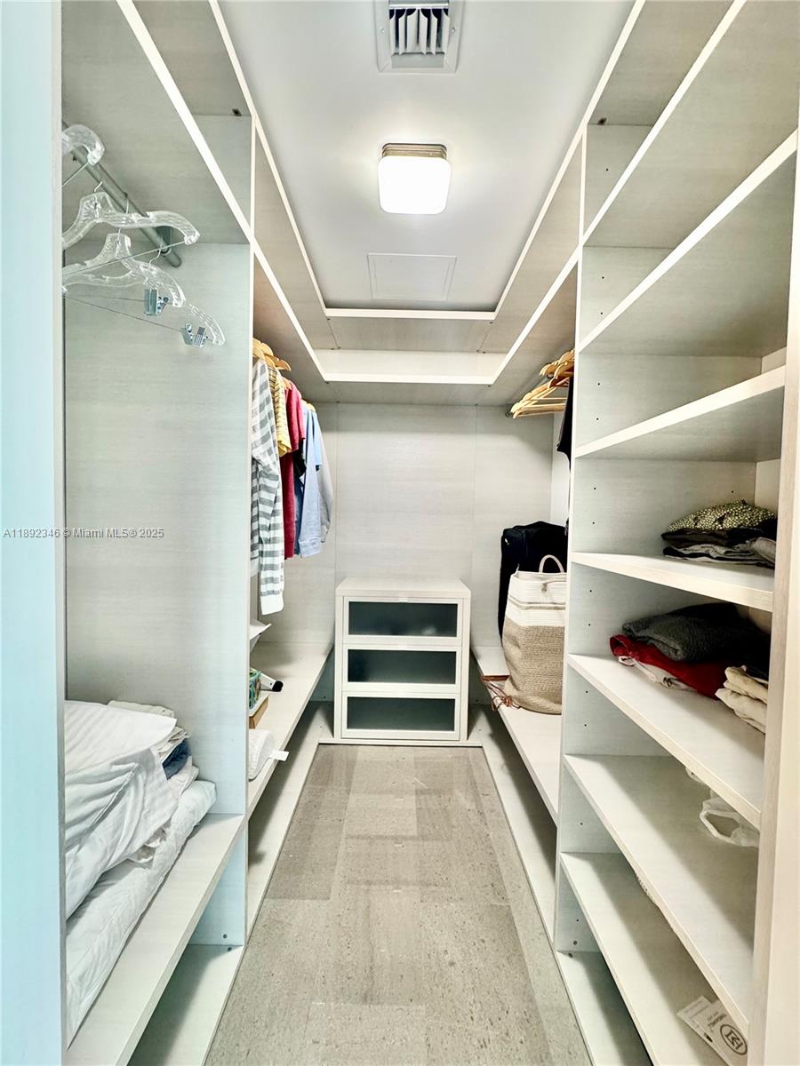 REACH CONDO - Residential Lease