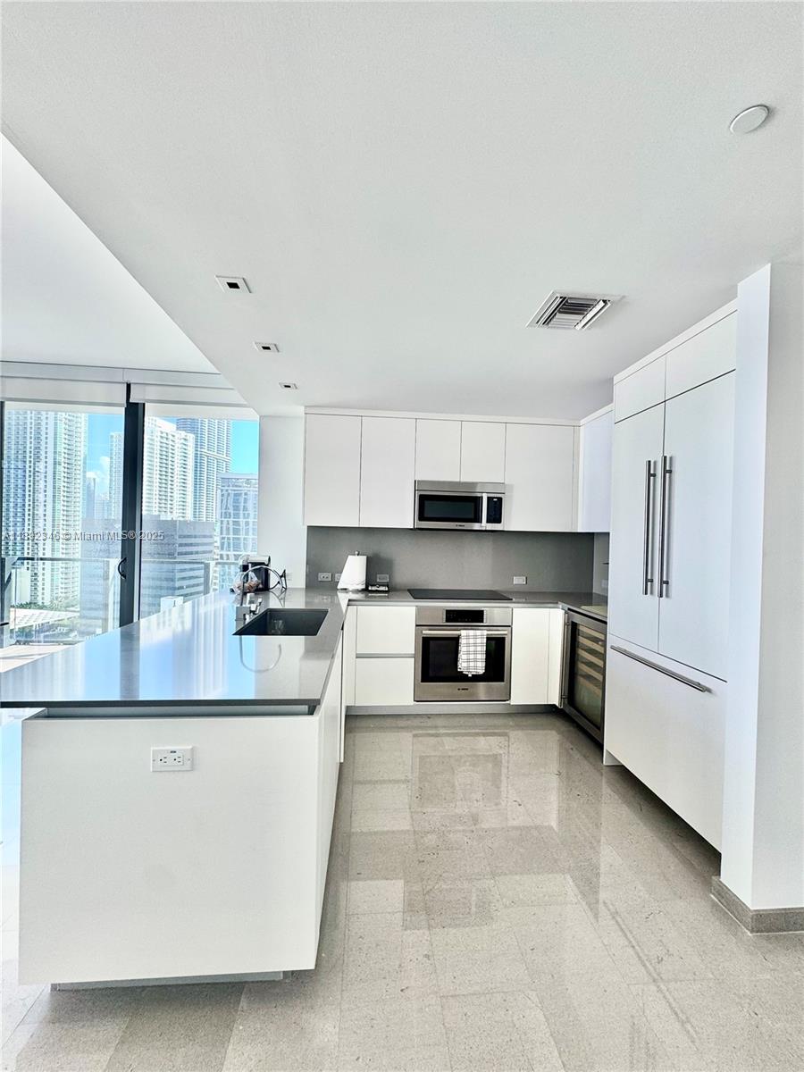 REACH CONDO - Residential Lease