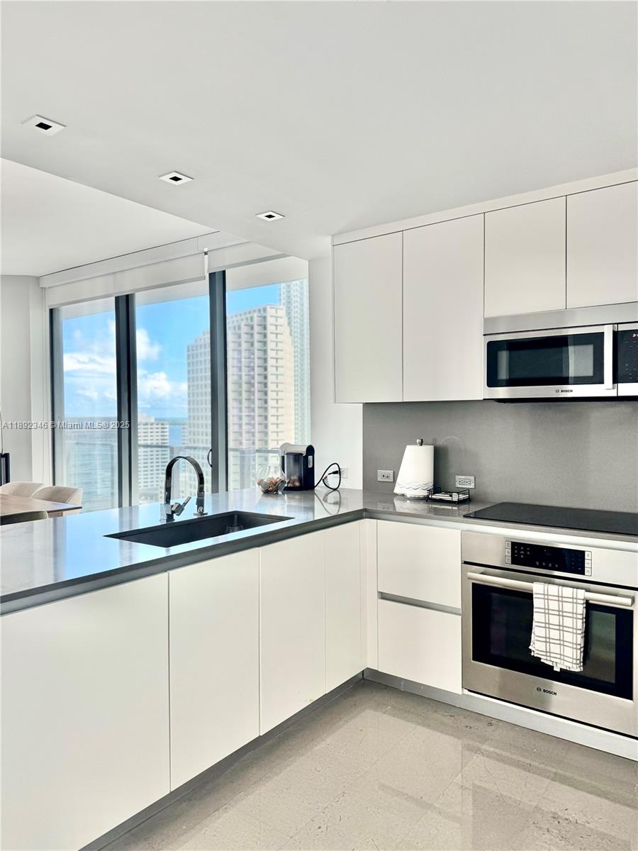 REACH CONDO - Residential Lease