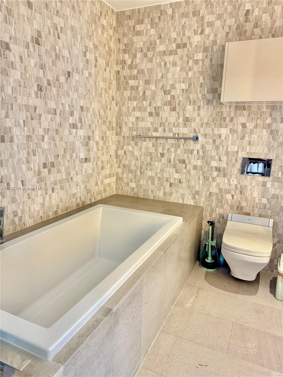 REACH CONDO - Residential Lease