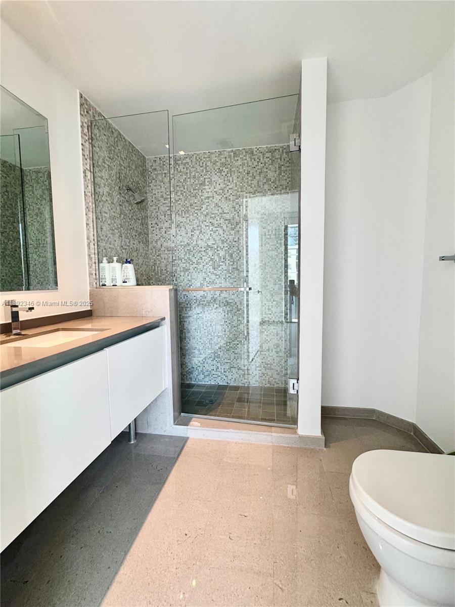 REACH CONDO - Residential Lease