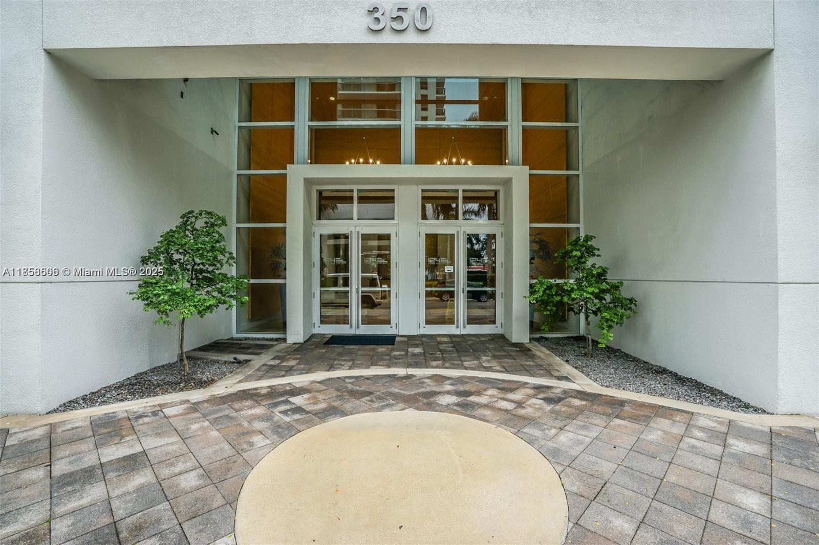 Spacious open concept 2-bedroom unit in City 24 with 2 private balconies, Freshly painted with and updated with new vanities, balcony is perfect for relaxing or entertaining. Enjoy resort-style amenities including a large pool, Jacuzzi, sauna, gym, yoga studio, media room, business center, and party room. City 24 is a modern boutique building with a 24hr secured lobby with staff in a prime location near Downtown, one block form the bay and within walking distance to Midtown, Wynwood, the Design District, and top dining spots, just minutes from Miami Beach. Washer/dryer in unit. Live in the heart of it all! Experience and embrace the vibrant energy Edgewater and Miami has to offer.
