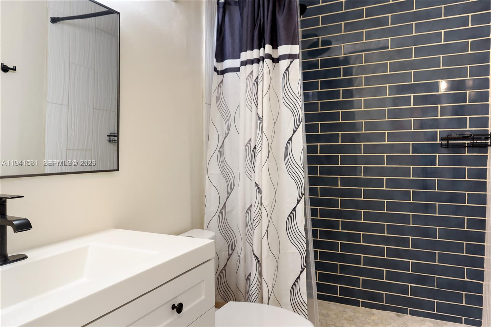 LAKE LAURA CONDO NO 2 - Residential Lease