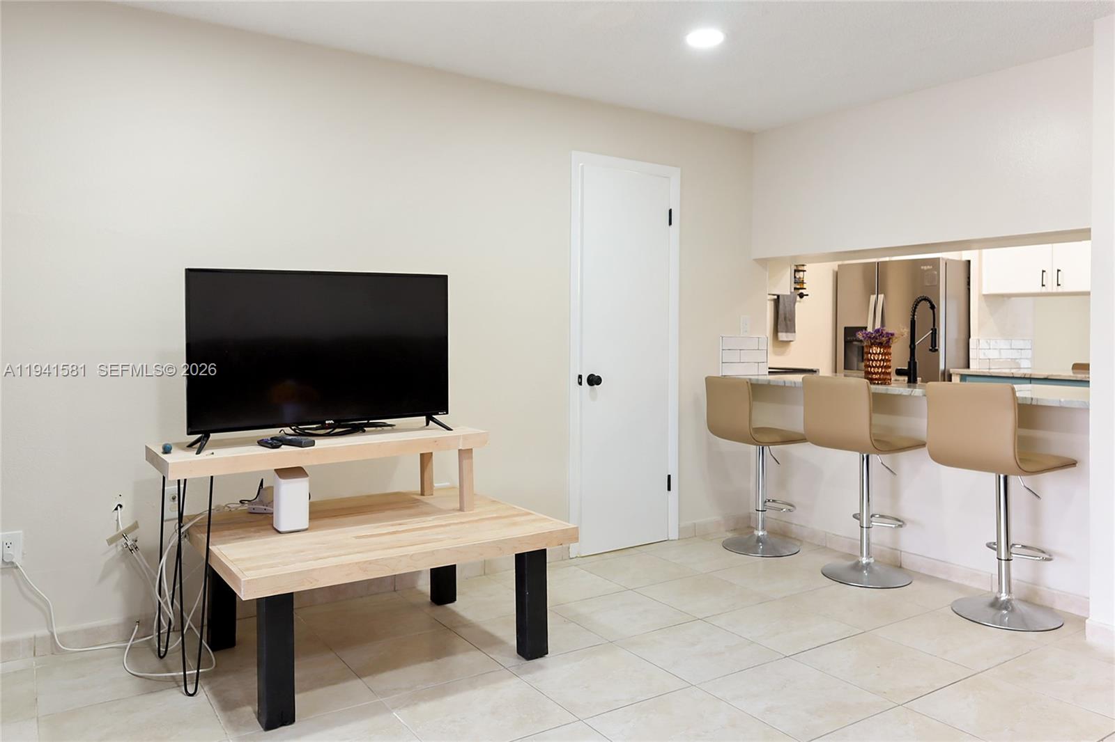 LAKE LAURA CONDO NO 2 - Residential Lease