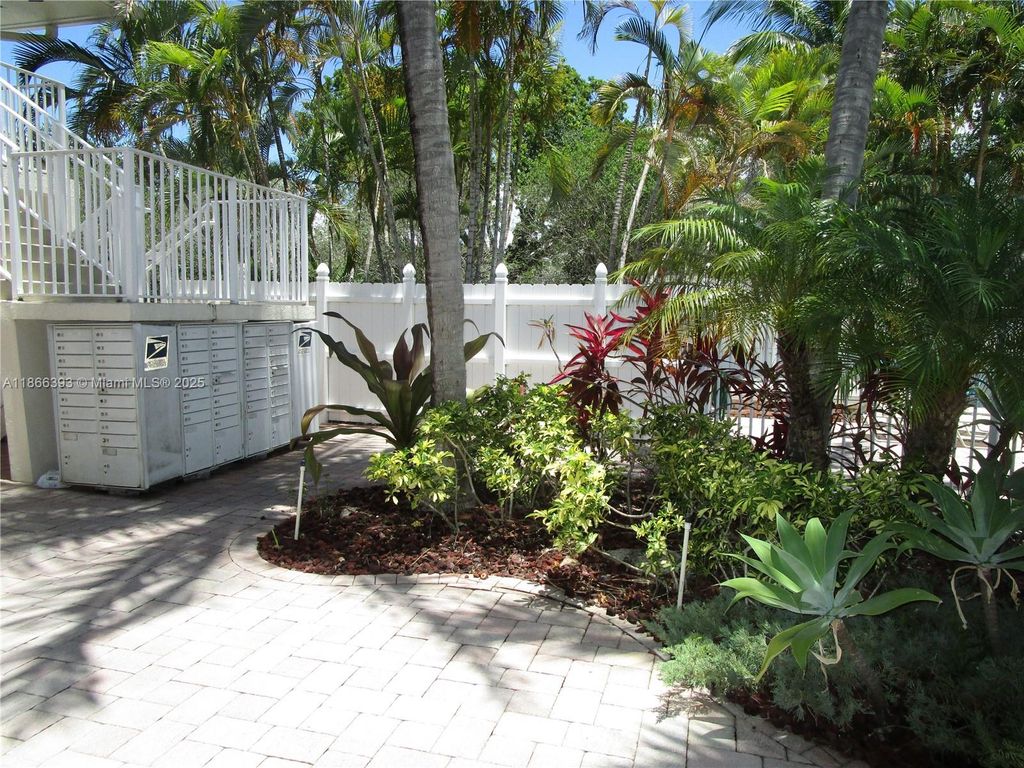 Photo of 1872 NE 46th St #D6, Fort Lauderdale, FL 33308 (MLS # A11866393)