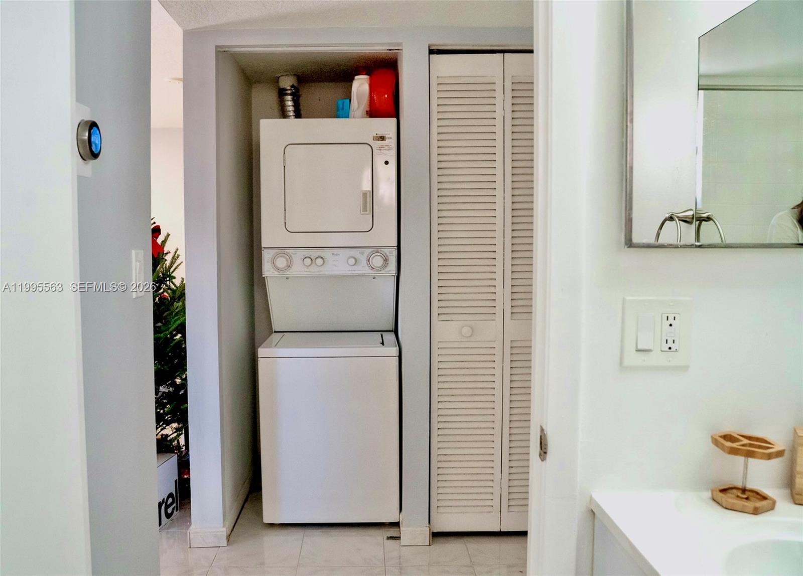 CHATEAU DE VILLE CONDO - Residential Lease