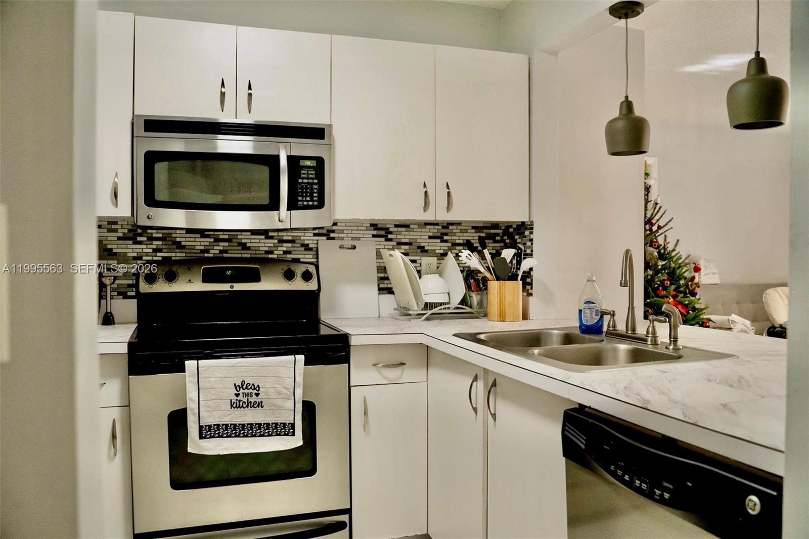 CHATEAU DE VILLE CONDO - Residential Lease