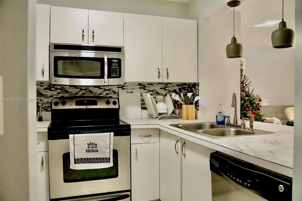 Photo of 430 SE 7th St #201E, Dania Beach, FL 33004 (MLS # A11995563)