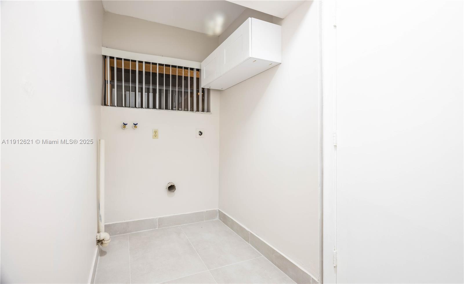 COURTS OF INVERRARY PHASE - Residential