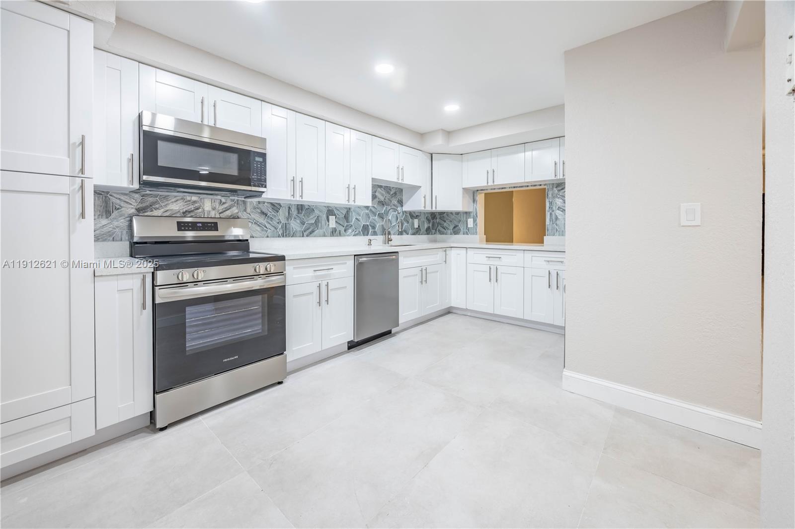 COURTS OF INVERRARY PHASE - Residential