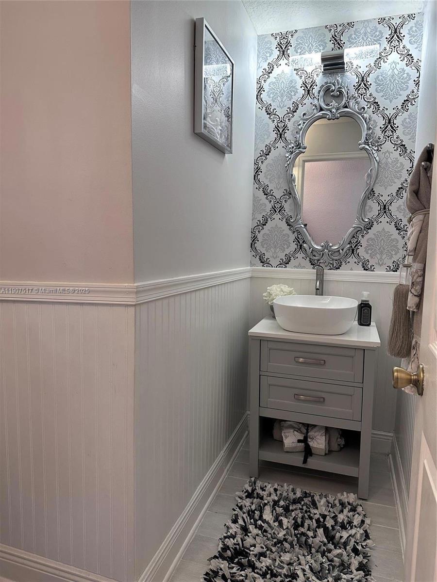 KENSINGTON MANOR - Residential Lease