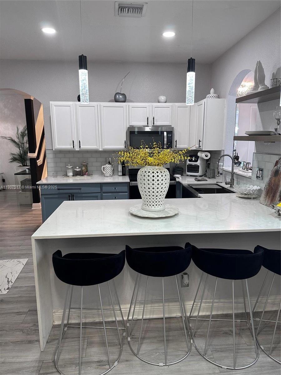 KENSINGTON MANOR - Residential Lease