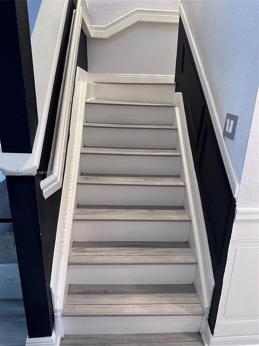 KENSINGTON MANOR - Residential Lease