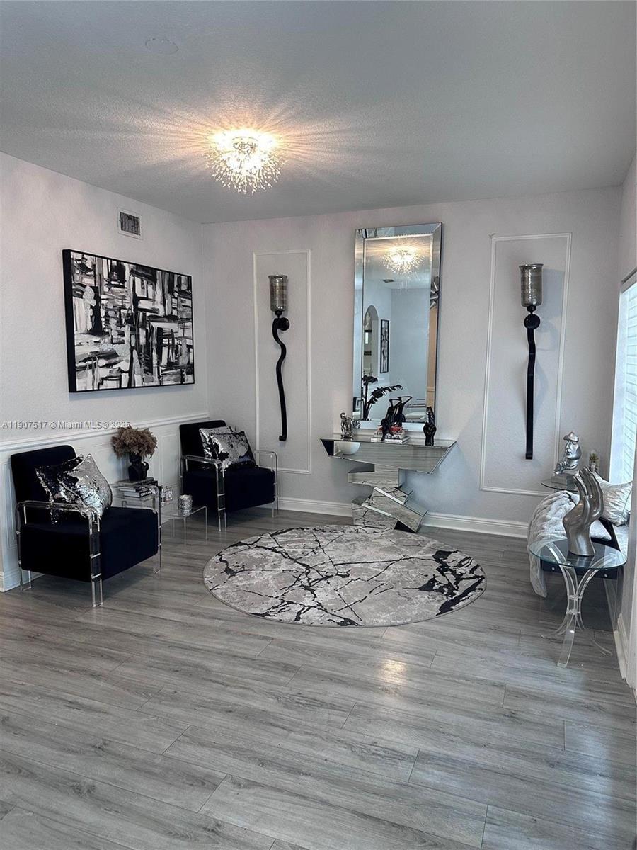 KENSINGTON MANOR - Residential Lease