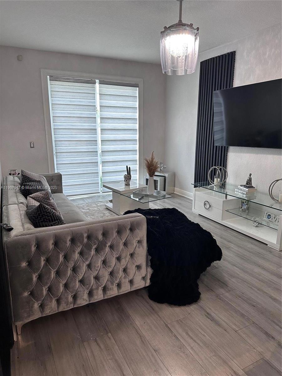 KENSINGTON MANOR - Residential Lease