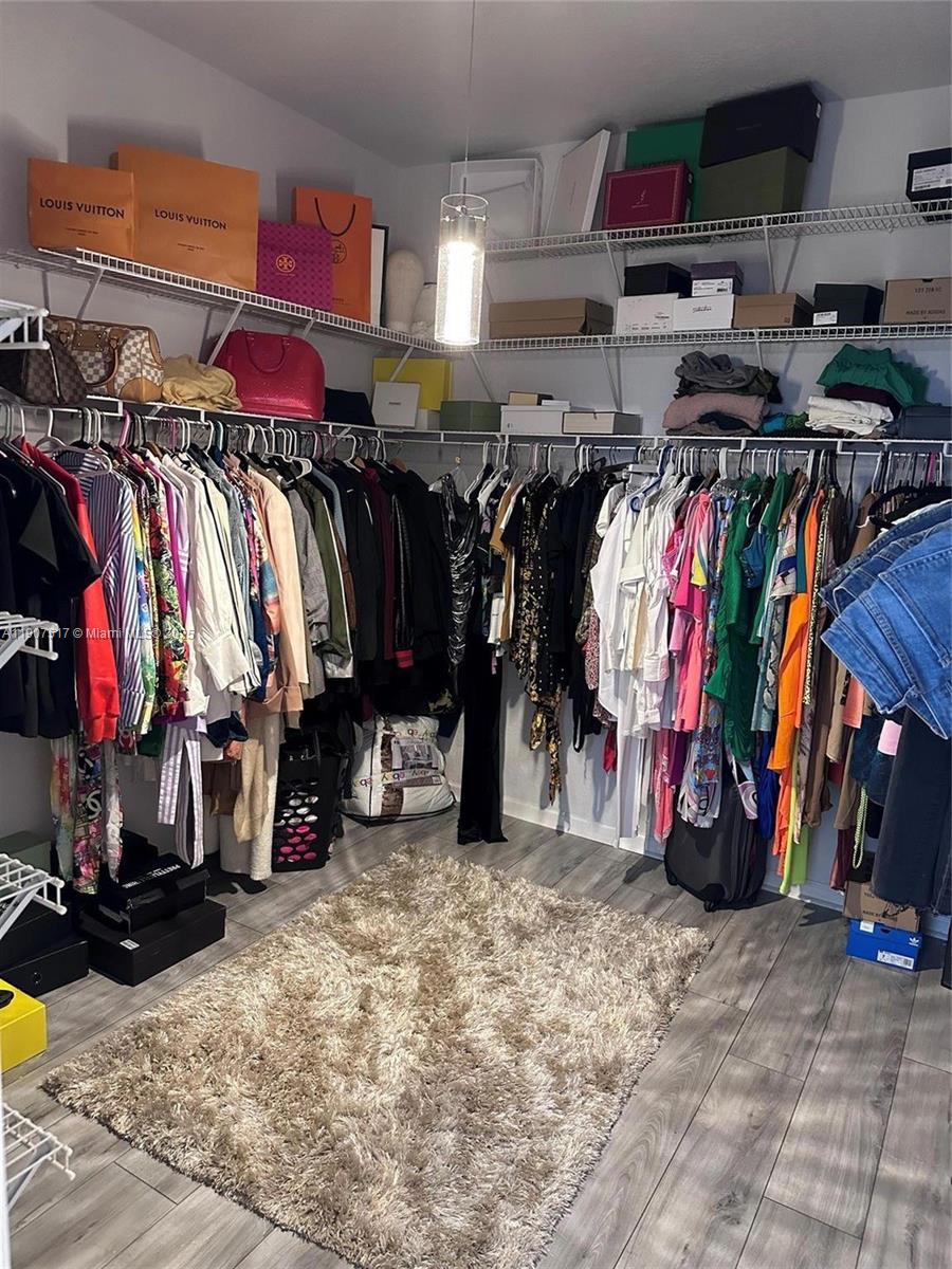 KENSINGTON MANOR - Residential Lease