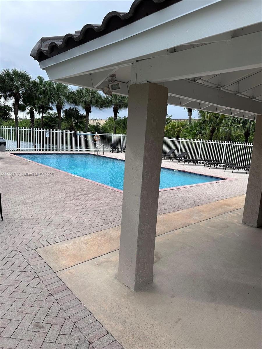 KENSINGTON MANOR - Residential Lease