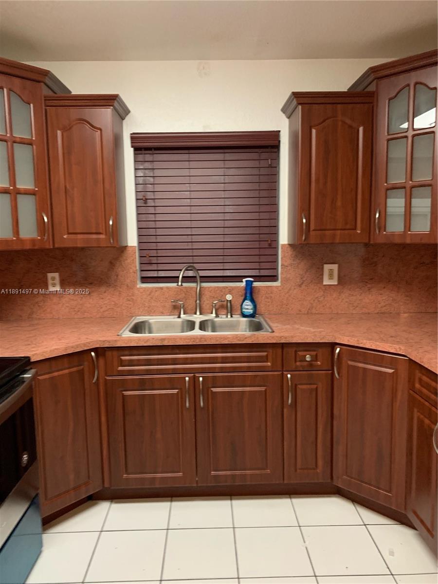 VILLA VERANDA CONDO - Residential
