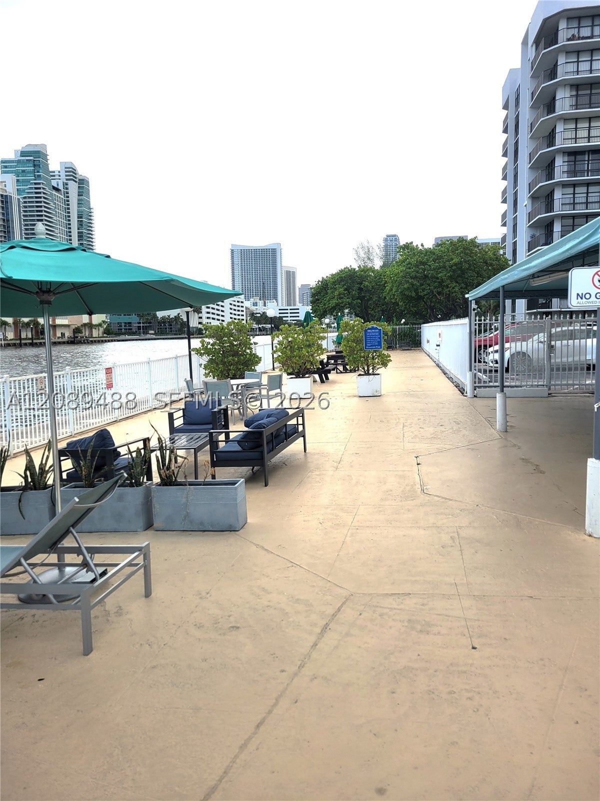 800 Parkview Dr 309
