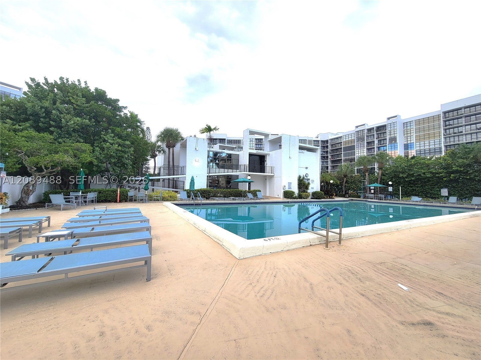 800 Parkview Dr 309