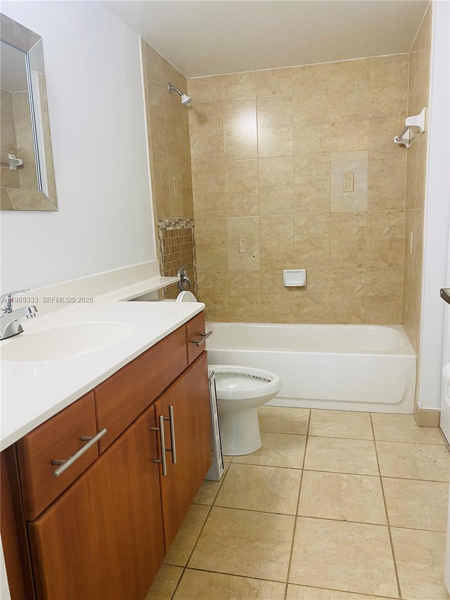 CORAL POINTE CONDO - Residential Lease