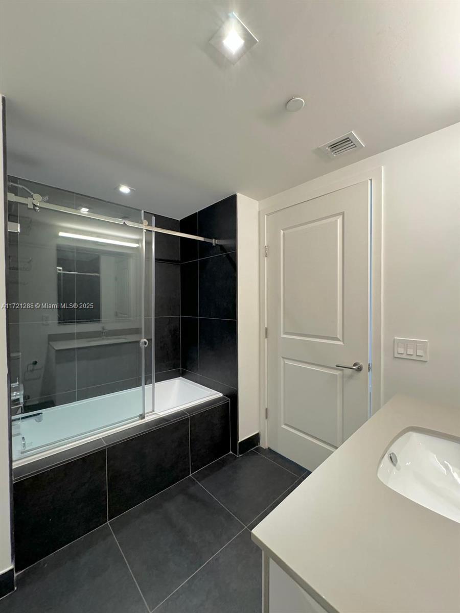 CANVAS CONDO - Residential