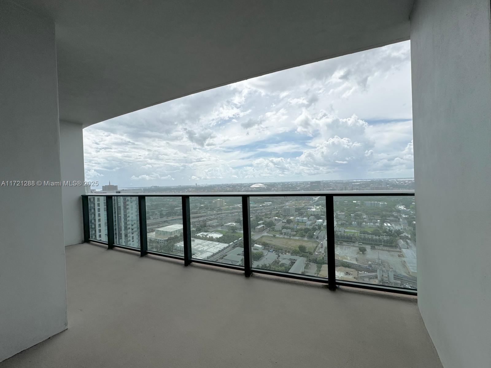 CANVAS CONDO - Residential