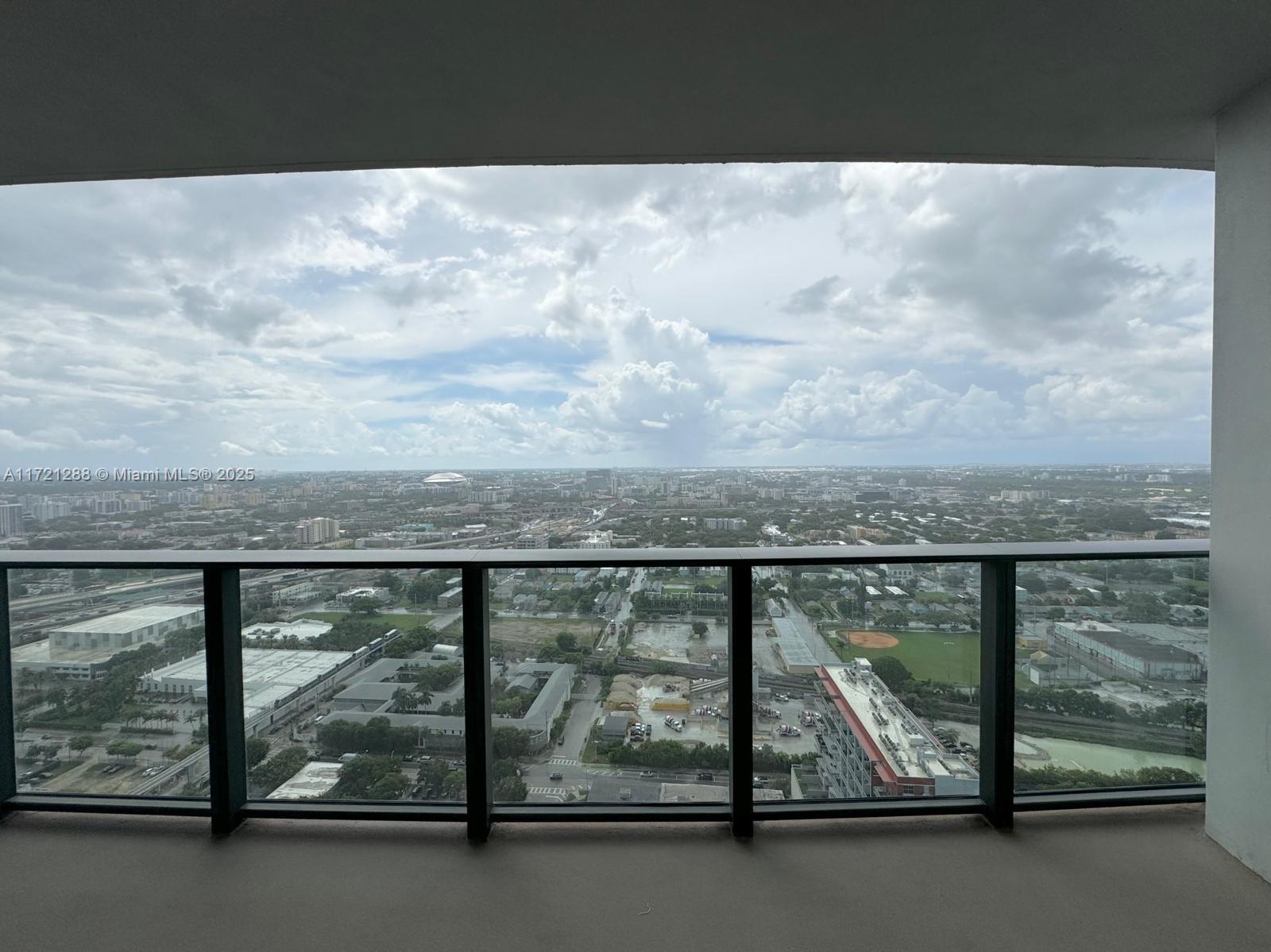 CANVAS CONDO - Residential