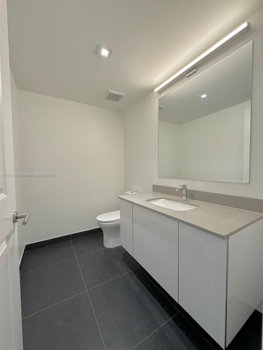 CANVAS CONDO - Residential