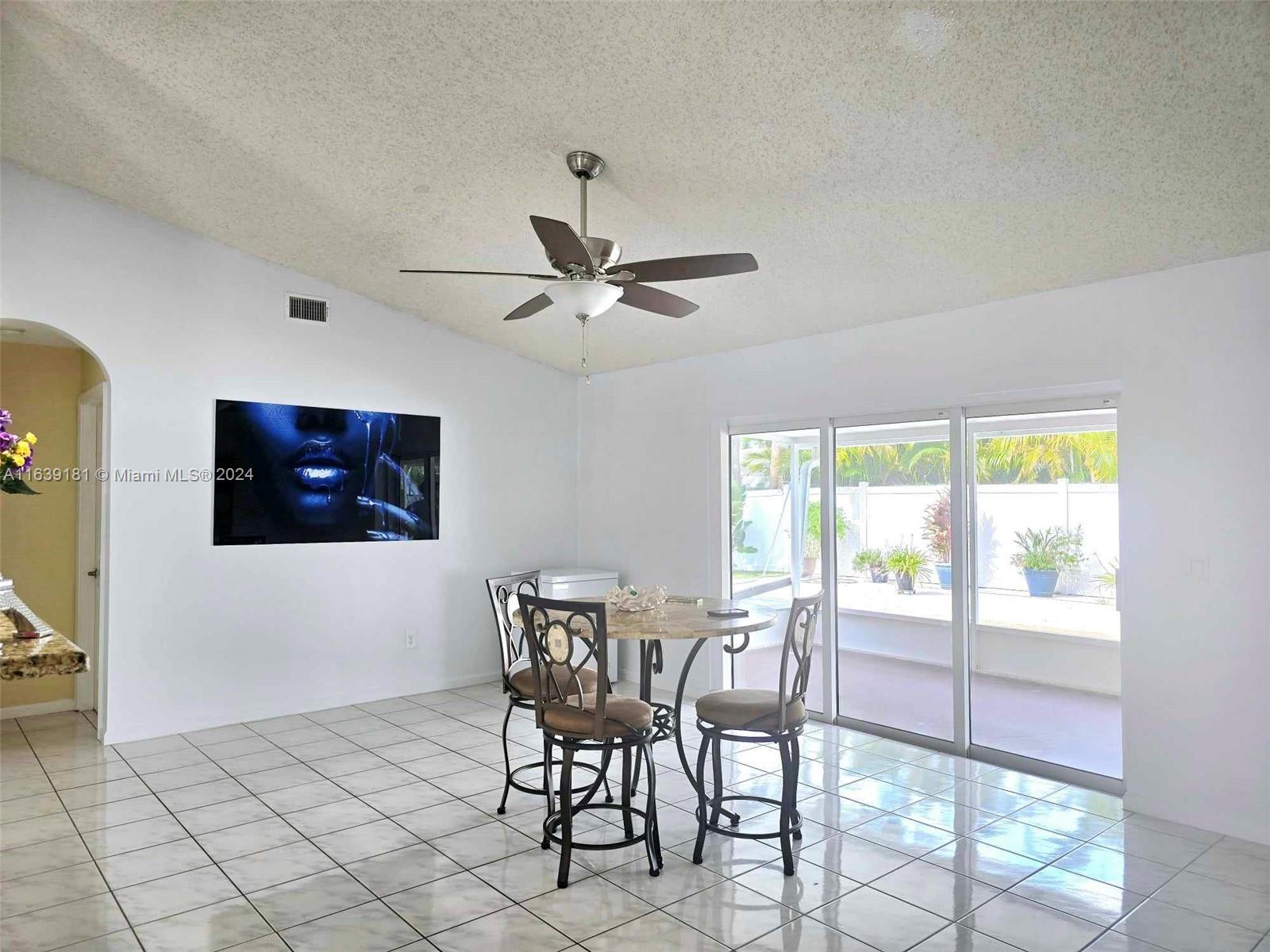 CRESTWOOD UNIT 1 PL 4 - Residential Lease