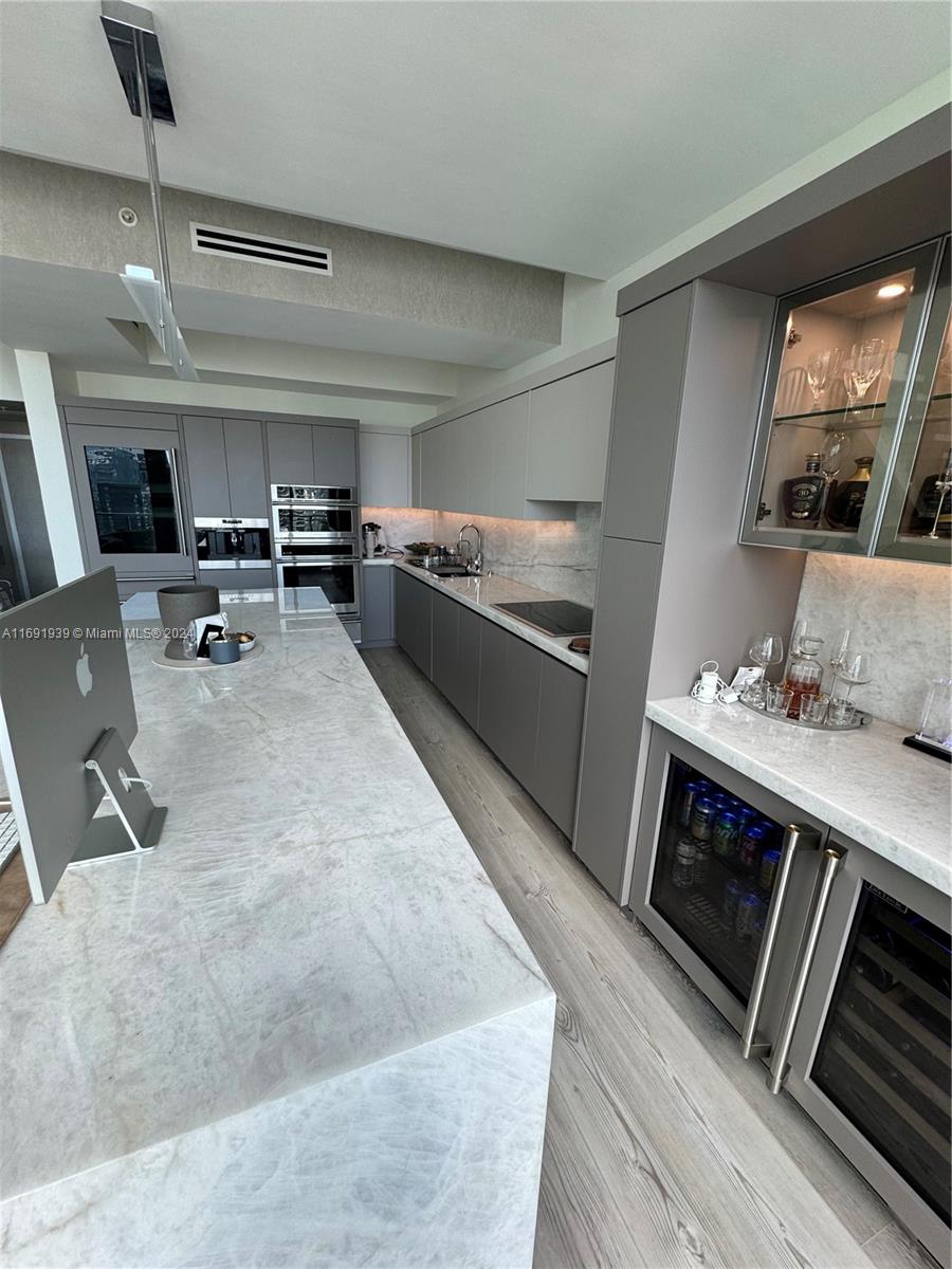 IVY CONDO - Residential