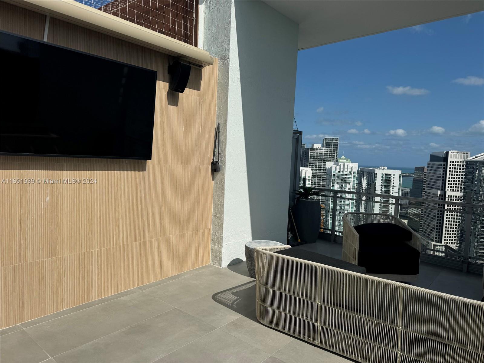 IVY CONDO - Residential