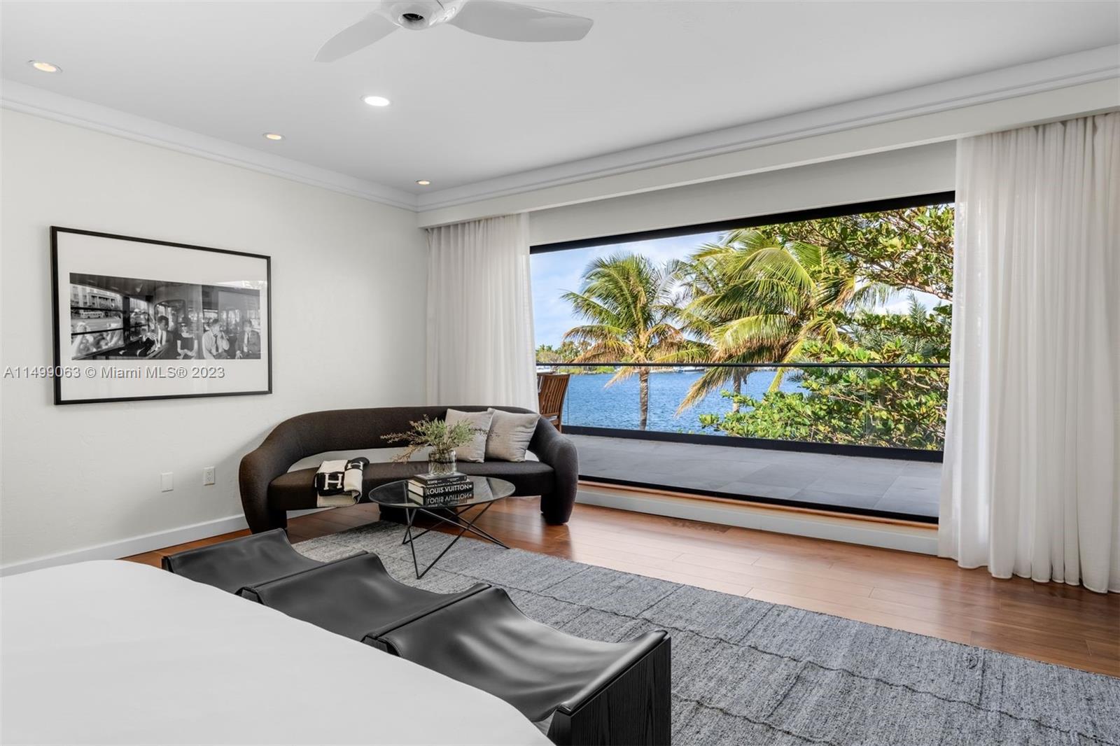 HOLLYWOOD LAKES - Residential