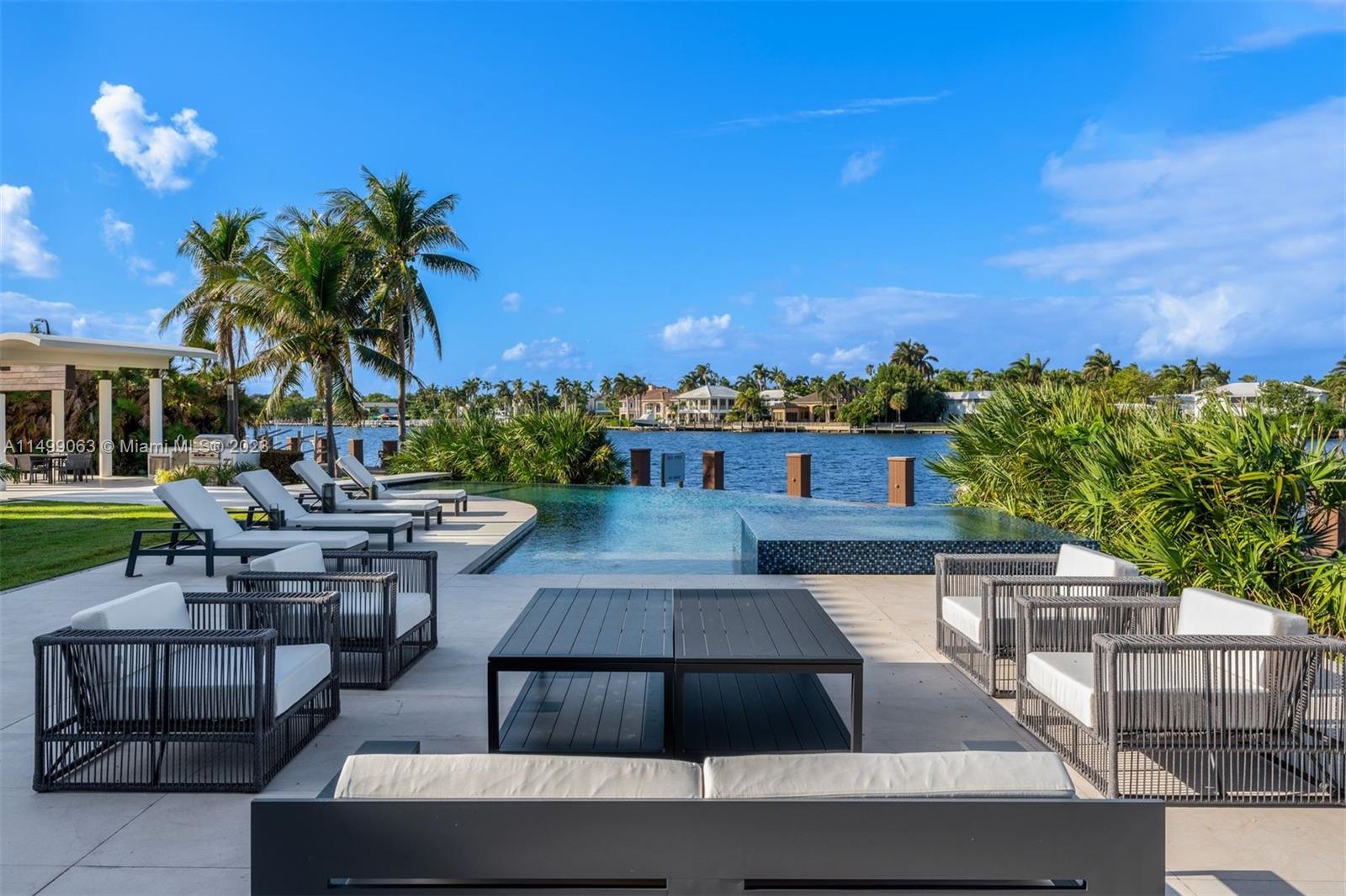 HOLLYWOOD LAKES - Residential