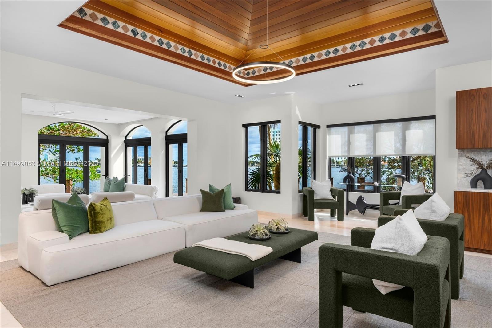 HOLLYWOOD LAKES - Residential