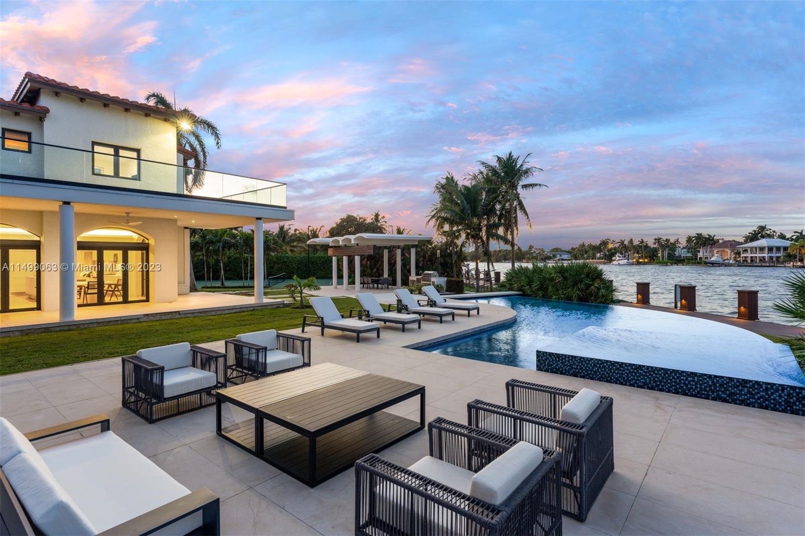 HOLLYWOOD LAKES - Residential