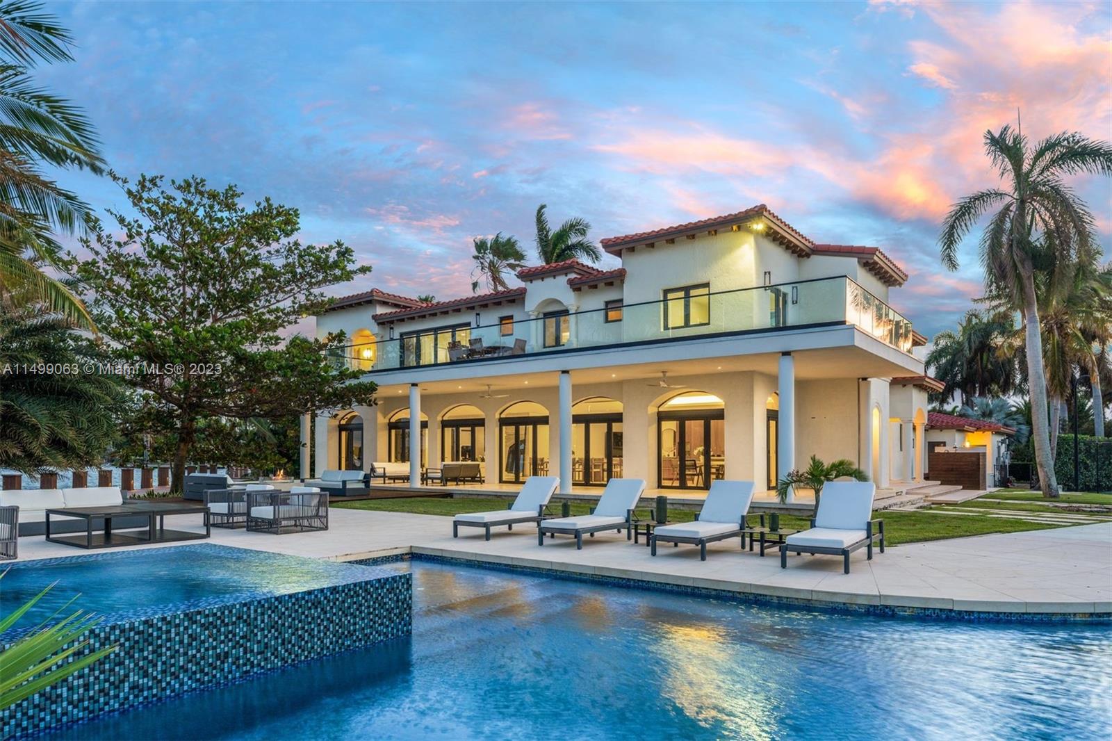 HOLLYWOOD LAKES - Residential