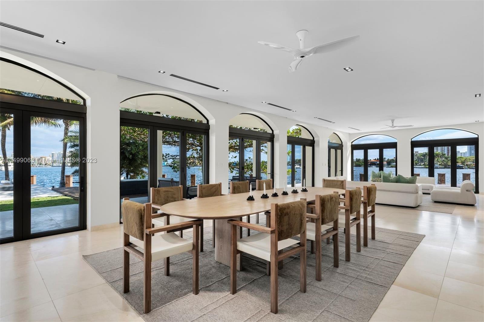 HOLLYWOOD LAKES - Residential