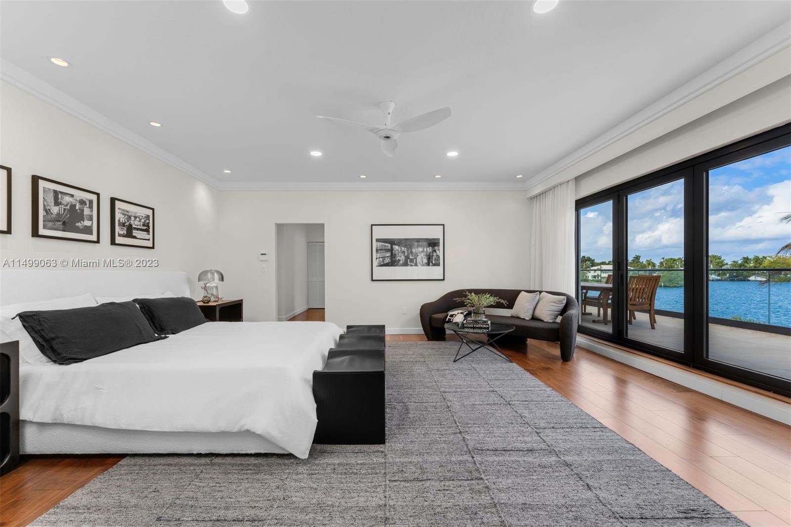 HOLLYWOOD LAKES - Residential