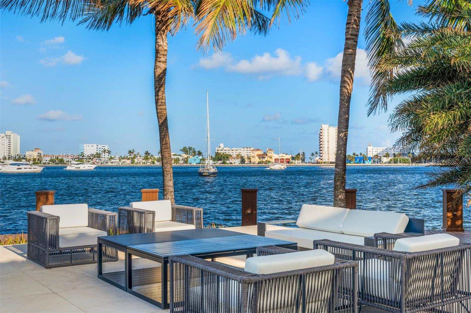 HOLLYWOOD LAKES - Residential