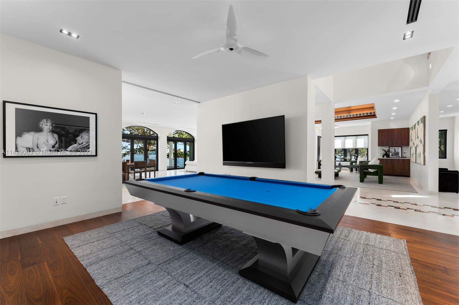 HOLLYWOOD LAKES - Residential